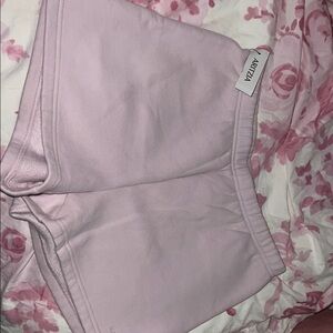 Aritzia women’s Pink Shorts 🎀